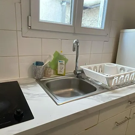 Apartment Montmartre 15 Min Du Sacre-coeur, Cosy & Chauffe Paris